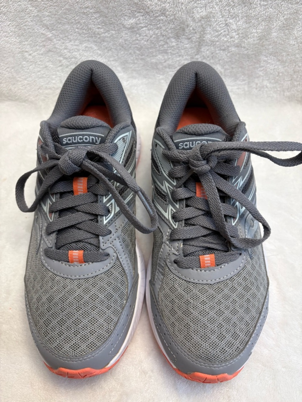 Saucony Gray Mesh Running Shoes with Coral Accents Women’s Sz: 7